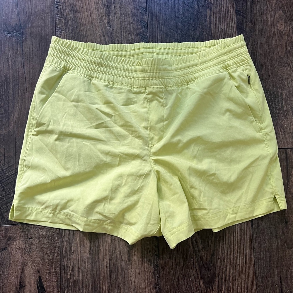 Old Navy StretchTech Women’s Shorts